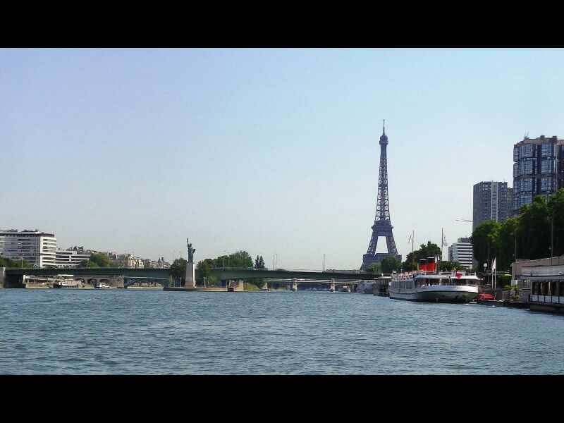 La tour Eiffel et la copie de la statue de la libert 